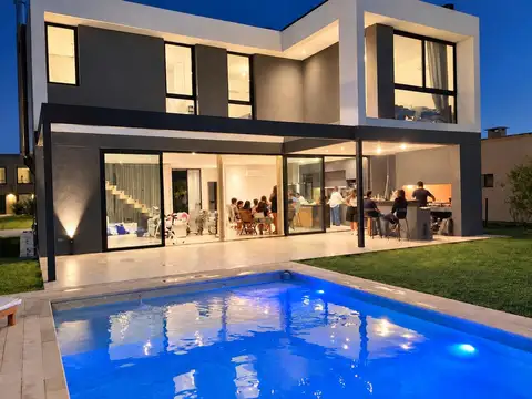 VENTA CASA 5 AMB PUERTOS ACACIAS 