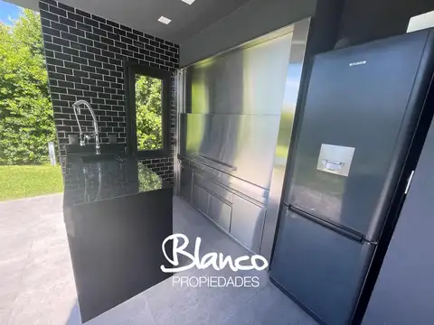 Casa 5 ambientes con 4 baños