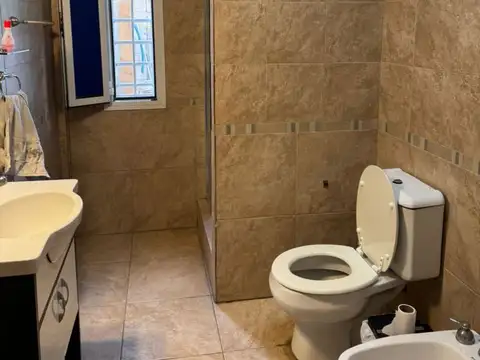 Casa 5 ambientes con 3 baños