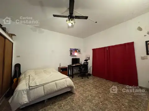 Casa 7 ambientes con 2 baños