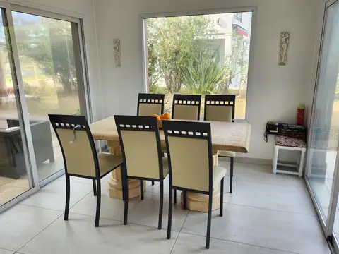 Casa 7 ambientes con 4 baños