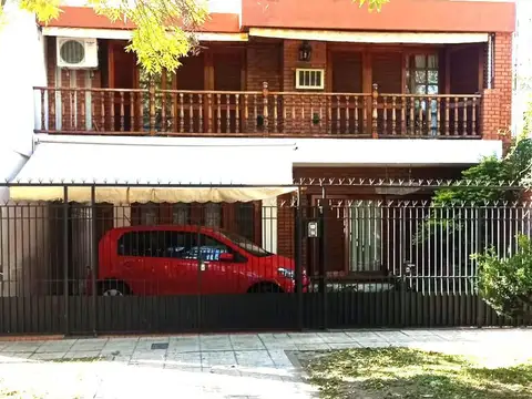 Dos casas sobre un mismo terreno, con ingresos independientes 