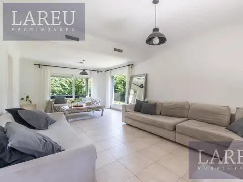 Casa 7 ambientes con 4 baños