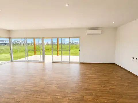 Casa en Venta en Countries y Barrios Cerrados en Escobar, USD 140.000