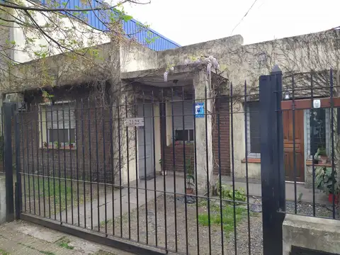Casa en buen estado y buena ubicación 