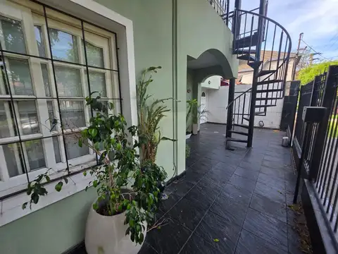 Casa 8 ambientes con 4 baños