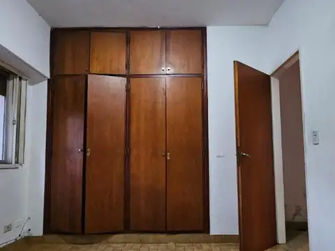 Canesi 200, Piso 1