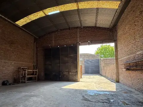 Alquiler de dos galpones, con casa y ubicación estratégica 