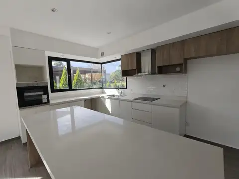 GRV - Venta Casa de 5 Ambientes - El Campo Cardales -