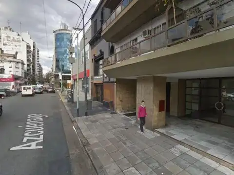 Azcuénaga e/ Vicente López y Guido