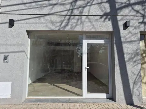 Local uso comercial o profesional en centro de Funes