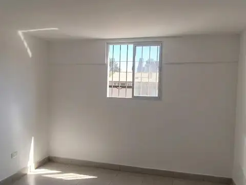Casa en Alquiler con 3 cocheras