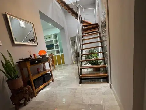 Casa 5 ambientes con 4 baños