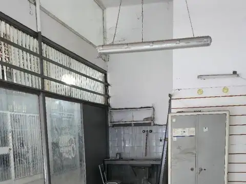 LOCAL COMERCIAL EN GALERIA .SOBRE CALLE OLAVARRIA