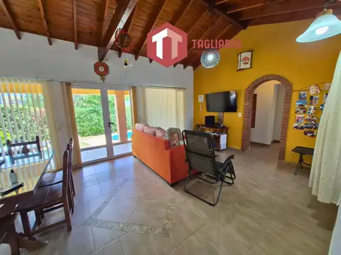 Casa 4 ambientes con 2 baños