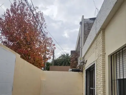 Casa 2 Dormitorios Con Patio Único - La Florida