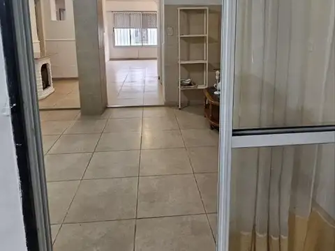 Casa 2 Dormitorios Con Patio Único - La Florida