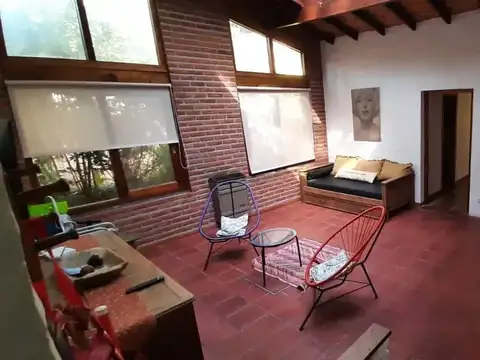Excelente casa con pileta en el bosque de Carilo