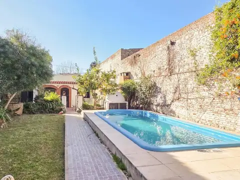 CASA A LA VENTA 4 DORMITORIOS EN BARRIO TIRO SUIZO 