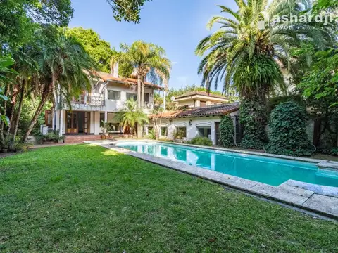 Casa en Venta con 2 cocheras