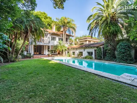 Casa en Venta con 2 cocheras