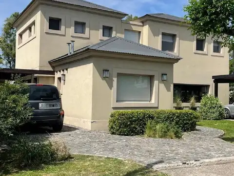 Casa En Venta En Campo Grande Pilar Con Pileta