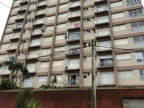 Dr M Moreno 1100, Piso 5
