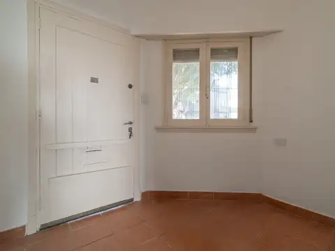 Casa en Alquiler con 2 cocheras