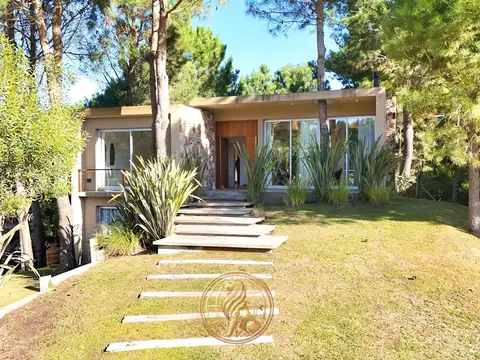 Alquiler casa Costa Esmeralda 4 ambientes con piscina