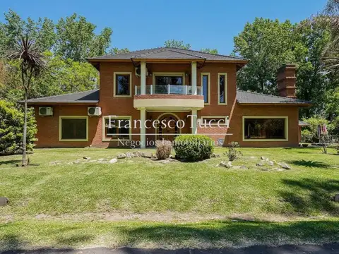 Casa en venta 6 ambientes La Tradición con vista al golf