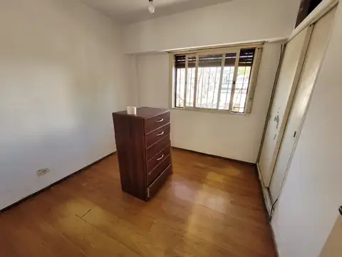 Semipiso 3 ambientes al frente. 1° por escalera. Apto crédito 