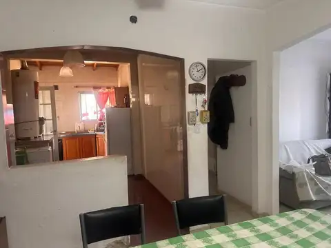 Casa 5 ambientes con 2 baños