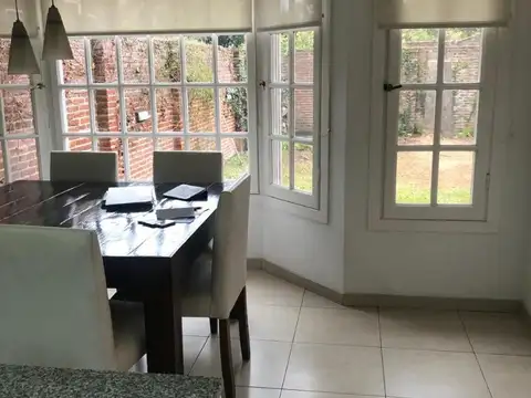 CASA 6 AMBIENTES CON DEPENDENCIA