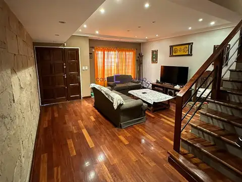 Casa 5 ambientes con 3 baños