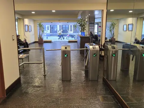 Cochera cubierta en venta en Monserrat