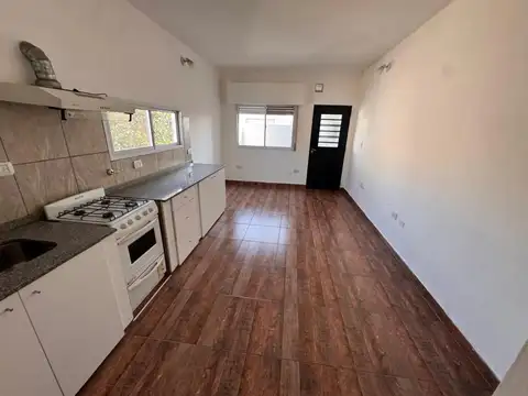 Depto Tipo Casa en Alquiler en Villa Ballester, $ 550.000