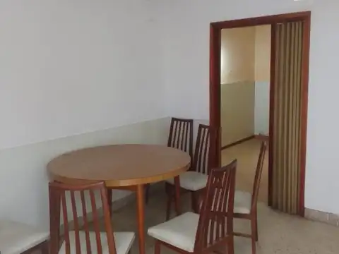 Depto Tipo Casa en Alquiler en Banfield, $ 700.000