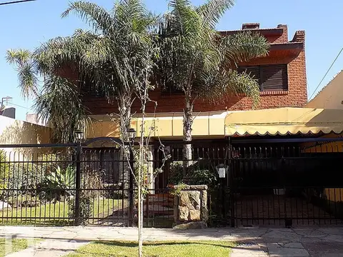 IMPORTANTE CHALET 7 AMBIENTES – PARQUE QUIRNO