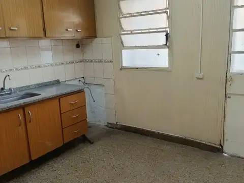 Casa 4 ambientes con 1 baño