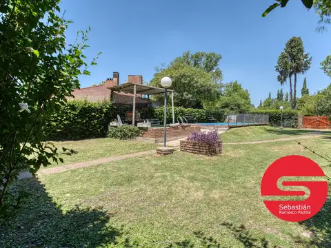 Casa en Venta con 3 cocheras