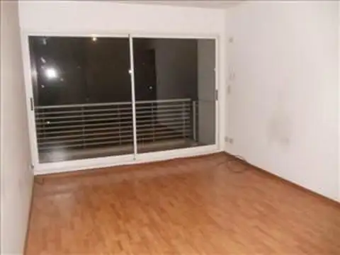 L Viale 1800, Piso 5