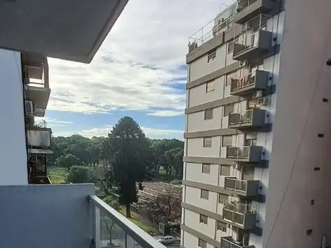 3 ambientes, cochera  frente 70mts balcon aterrazado calefaccion radiador parque chacabuco