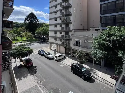 3 ambientes, cochera  frente 70mts balcon aterrazado calefaccion radiador parque chacabuco