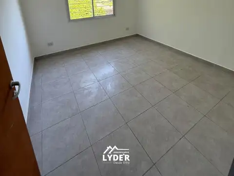 Casa en alquiler c/ cochera en Villa Aeropuerto