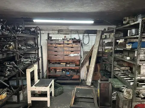 Depósito de 280 m2 cubiertos en Villa Ballester