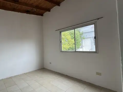 Depto Tipo Casa en Alquiler en Caseros, $ 650.000