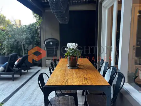 Casa en Venta con 2 cocheras
