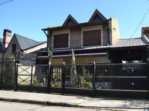 CASA 6 AMBIENTES EN VENTA MONTE GRANDE