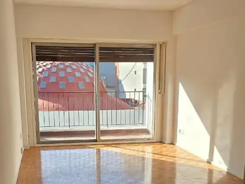 Viamonte 2500- Balvanera- Departamento 4 ambientes a nuevo