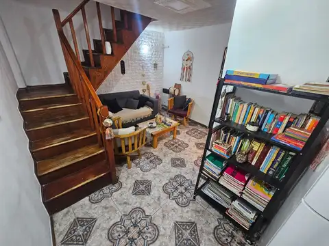 Depto Tipo Casa 4 ambientes con 2 baños